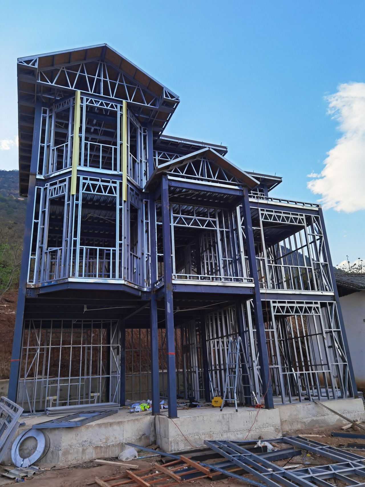 ,农村自建房屋仍以砖混凝土和钢筋混凝土为要建筑